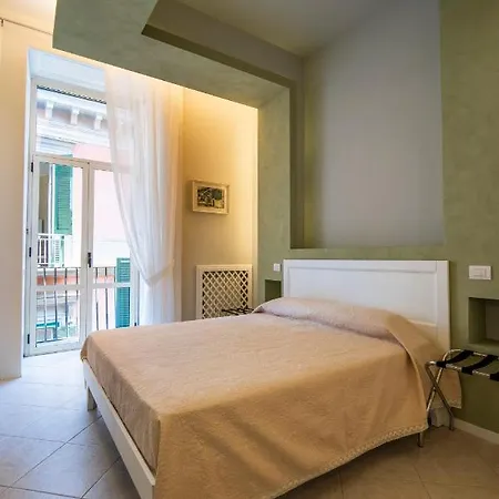 Mercatello 3* Naples