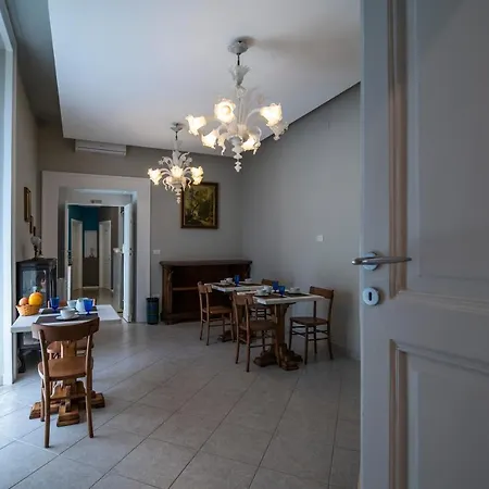 Mercatello 3* Naples