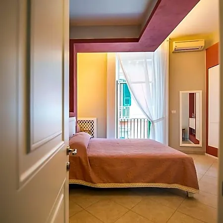 Mercatello 3* نابولي
